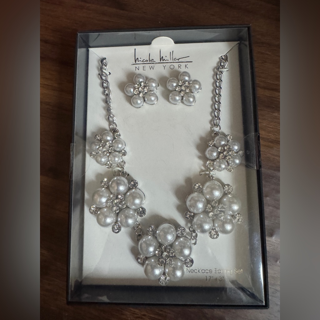Nicole Miller Silver And White Pearl Necklace Set
